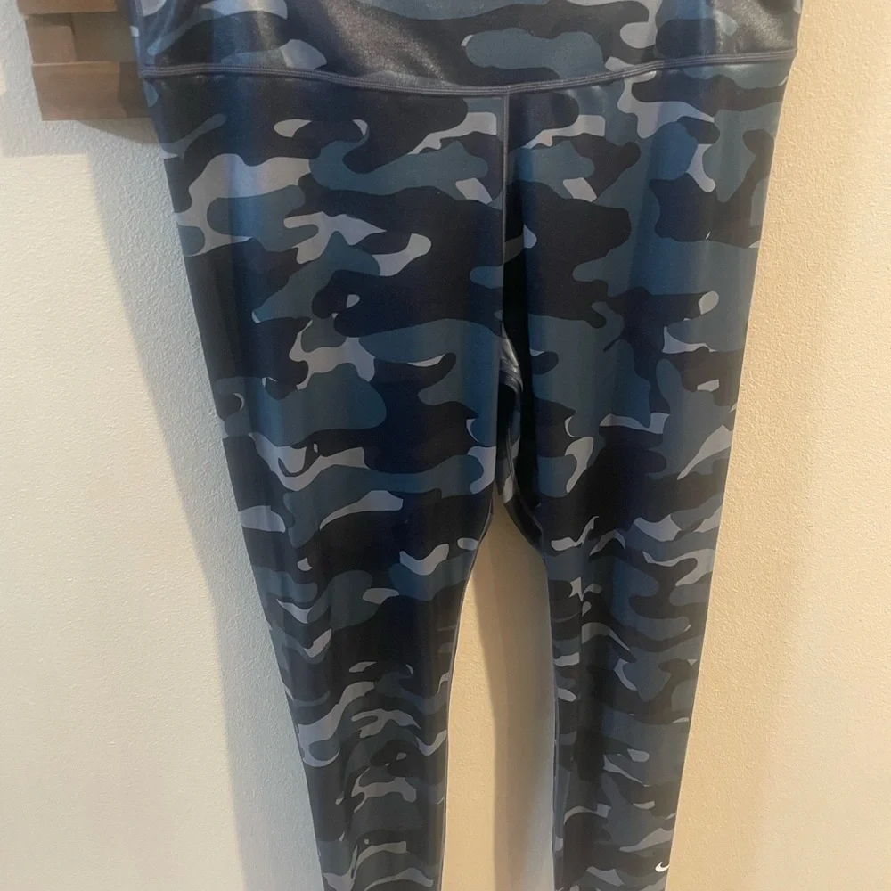 Nike Black‎ and Gray Camouflage Leggings Size XL